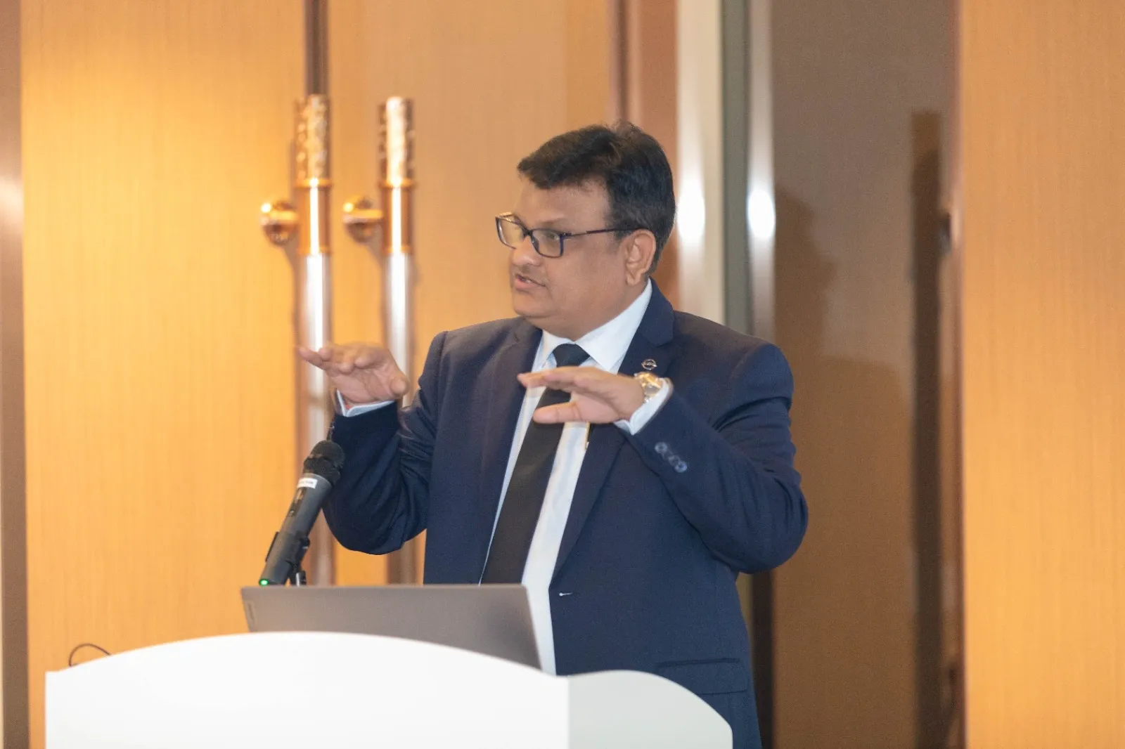 Speaking at Roal Lee Hospital Guangzhou.webp